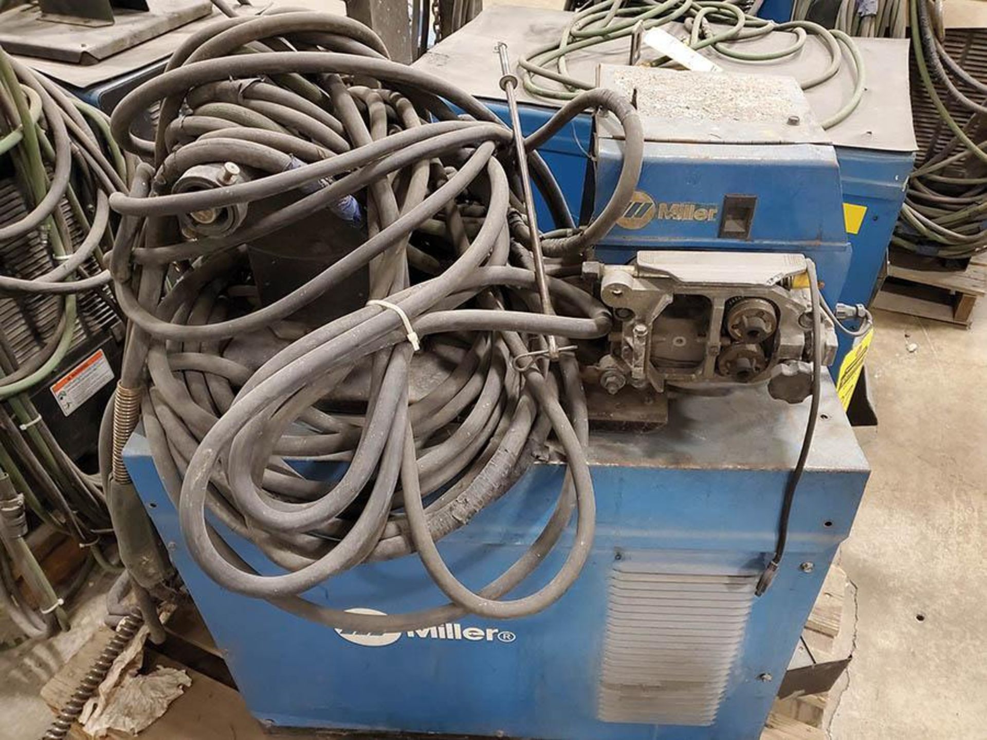 MACHINERY \u0026 LOGISTICS GONZÁLEZ INC - SOLDADORA MILLER 300 AMP 24V